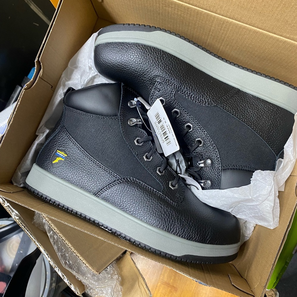 Sketchers shoes boots